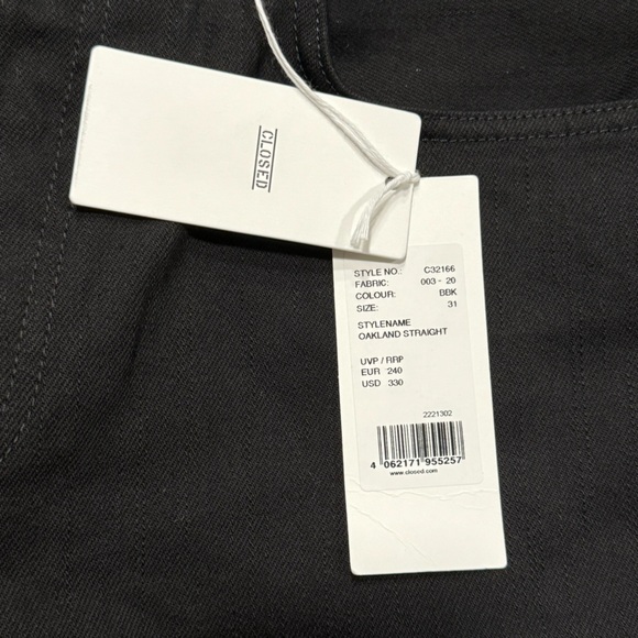 Closed Oakland Straight Leg Jeans - Picture 6 of 6